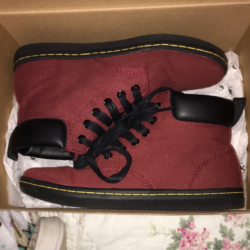 Dr. Martens, Maelly.
